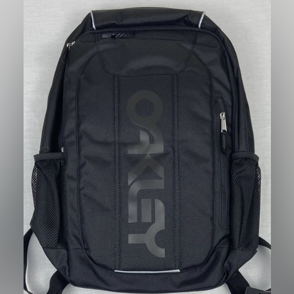 Oakley Enduro 3.0 20L Backpack Blackout 921416 Black Bag